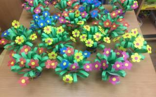 Букет-поделка для мамы с использованием бумаги