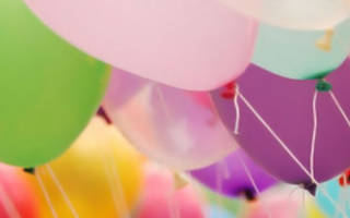 Ромашка из шаров: разноцветный декор помещения к празднику