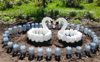 Поделки из пластиковых бутылок для сада: улей, овечка и лебедь