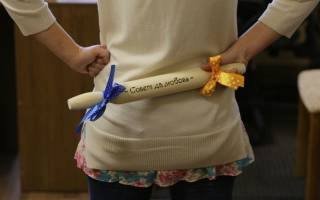 Подарок на свадьбу своими руками: креативный подход к выбору сюрприза