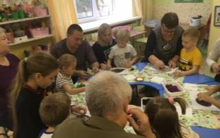 Аппликация из ниток на картоне: милый ежик и ласковая кошечка