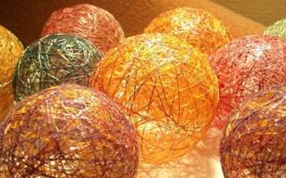 Шар из ниток и простого клея для украшения балкона