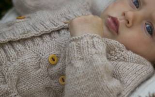 Кофта для новорожденного спицами: интересные инструкции для новичков в рукоделии