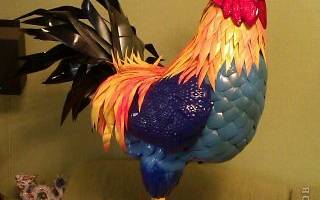 Петух из пластиковых бутылок: необычная поделка для украшения сада