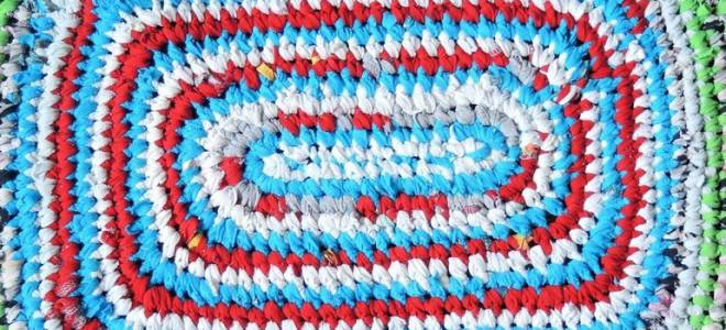 Коврик из старых футболок: пробуем все четыре техники создания