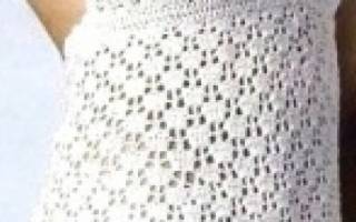 Летнее платье крючком с открытой спинкой и интересными узорами