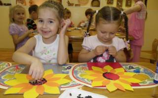 Подсолнух из бумаги разных видов в простой аппликации