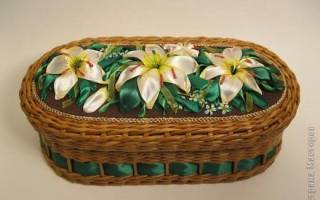 Овальная корзинка из газетных трубочек для разных мелочей