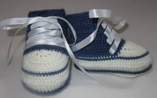 Пинетки-кроссовки крючком для маленьких спортсменов