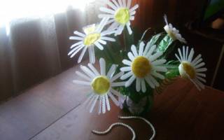 Ромашка из пластиковой бутылки для создания нужной атмосферы на даче