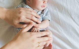 Нагрудники для детей: простое изделие для облегчения жизни мамочек